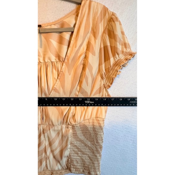 Free People Tiger Print V Neck Smocked Waist Short Sleeve Blouse Top XL - Picture 6 of 8